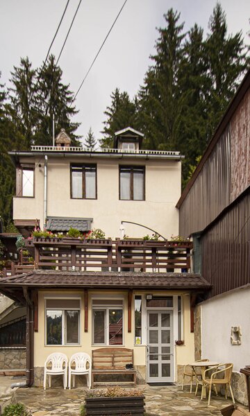 Cartier Furnica, Sinaia.